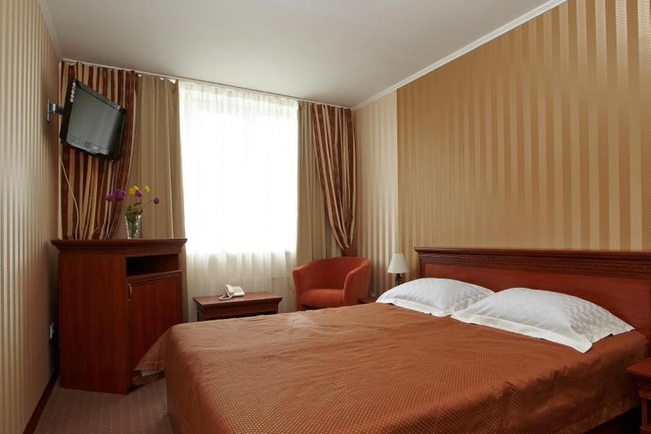 National Hotel Kharkiv Room photo