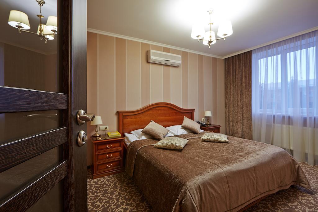National Hotel Kharkiv Exterior photo